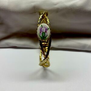 Vintage Bangle with cabochon Iris